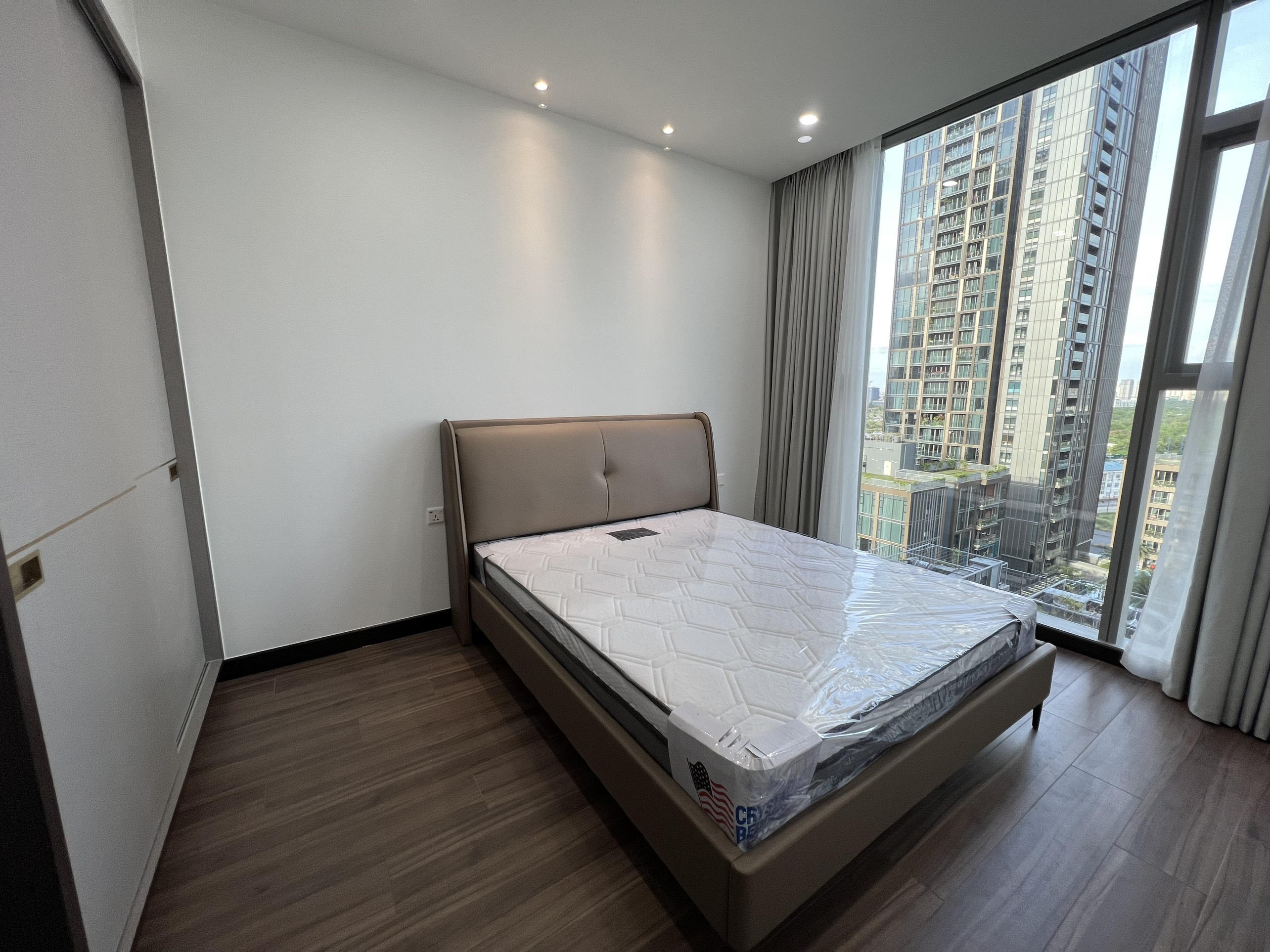 One premium suite - 3 rooms