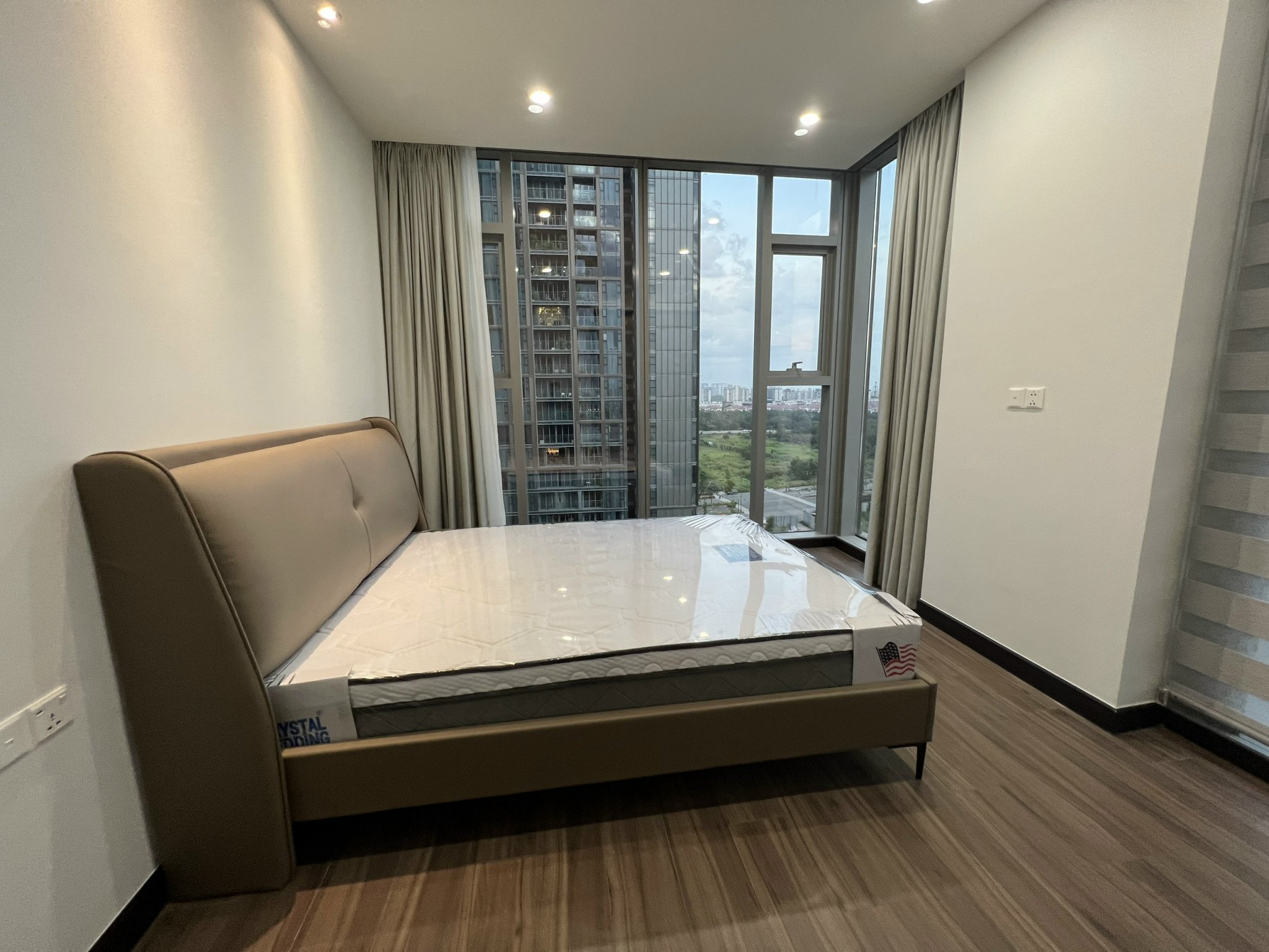 One premium suite - 3 rooms
